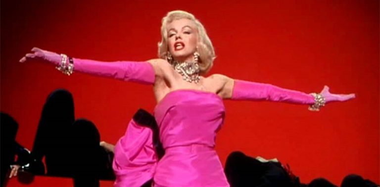 Marilyn Monroe singing on stage