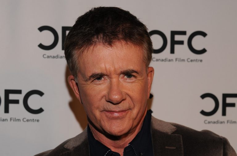 Alan Thicke posing for a picture