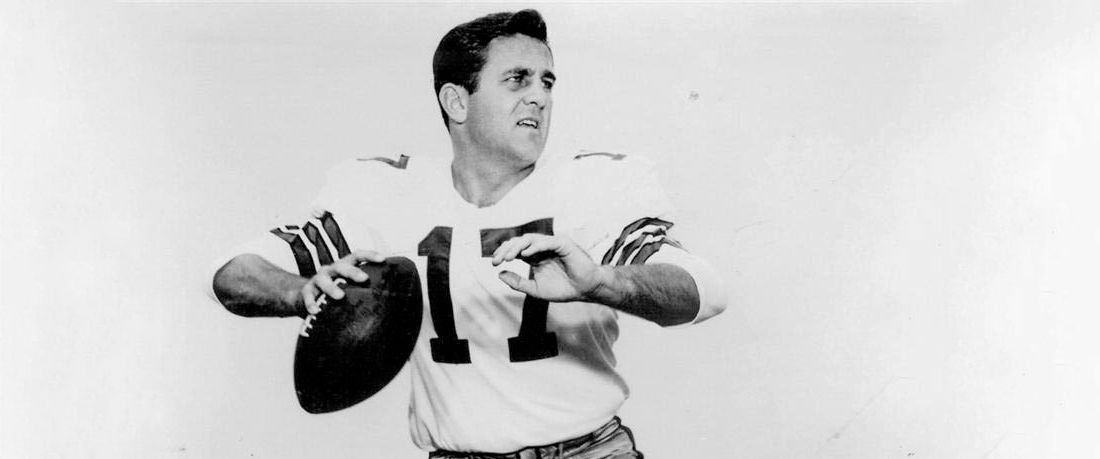 Don Meredith throwing a football