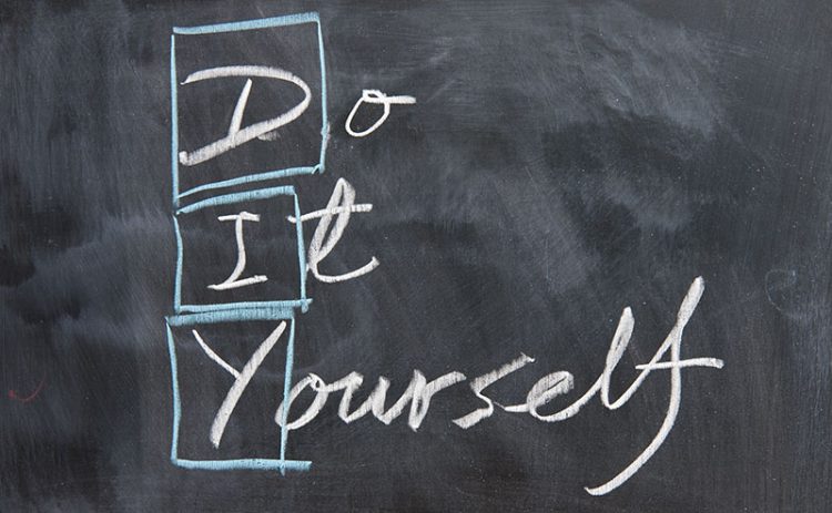 Estate Plan - Do it yourself written on a chalkboard